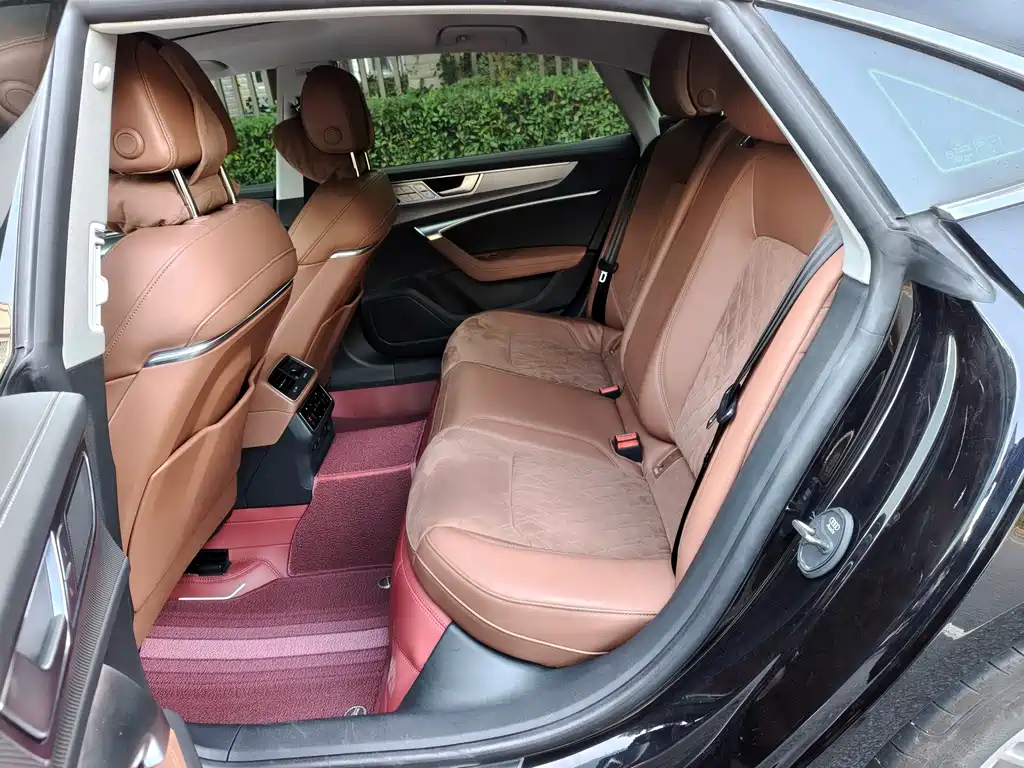 Audi A7L — миниатюра 9