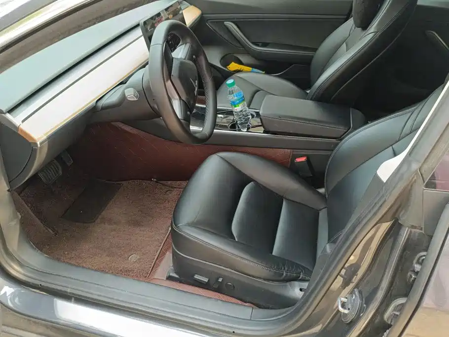 Tesla Model 3 — миниатюра 9