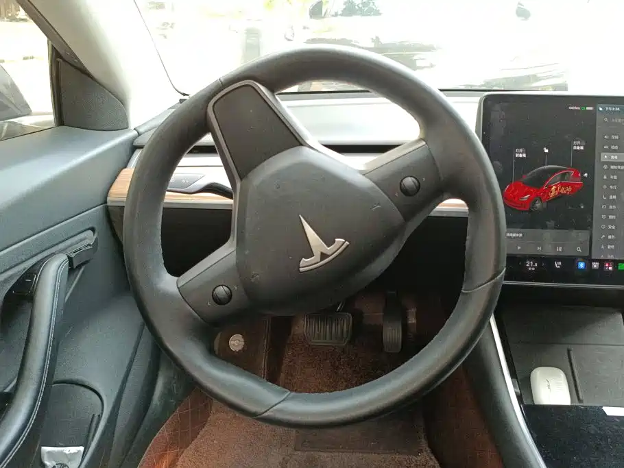 Tesla Model 3 — миниатюра 15