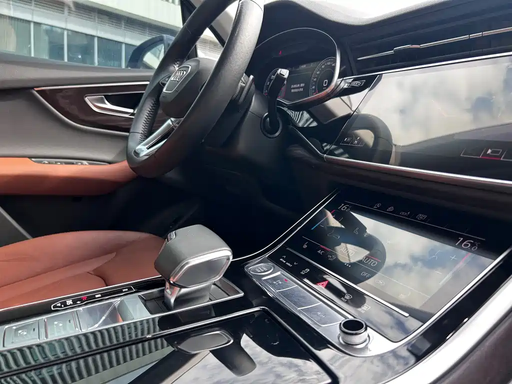 Audi Q7 — миниатюра 10