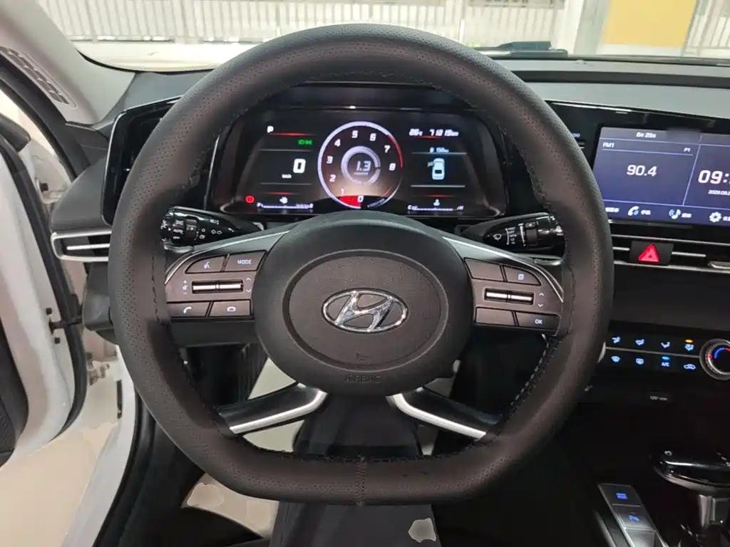 Hyundai Elantra — миниатюра 11