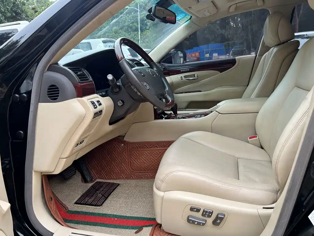 Lexus LS — миниатюра 8