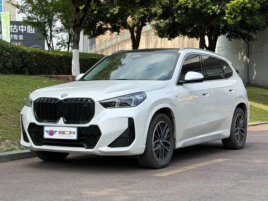 BMW iX1 2024