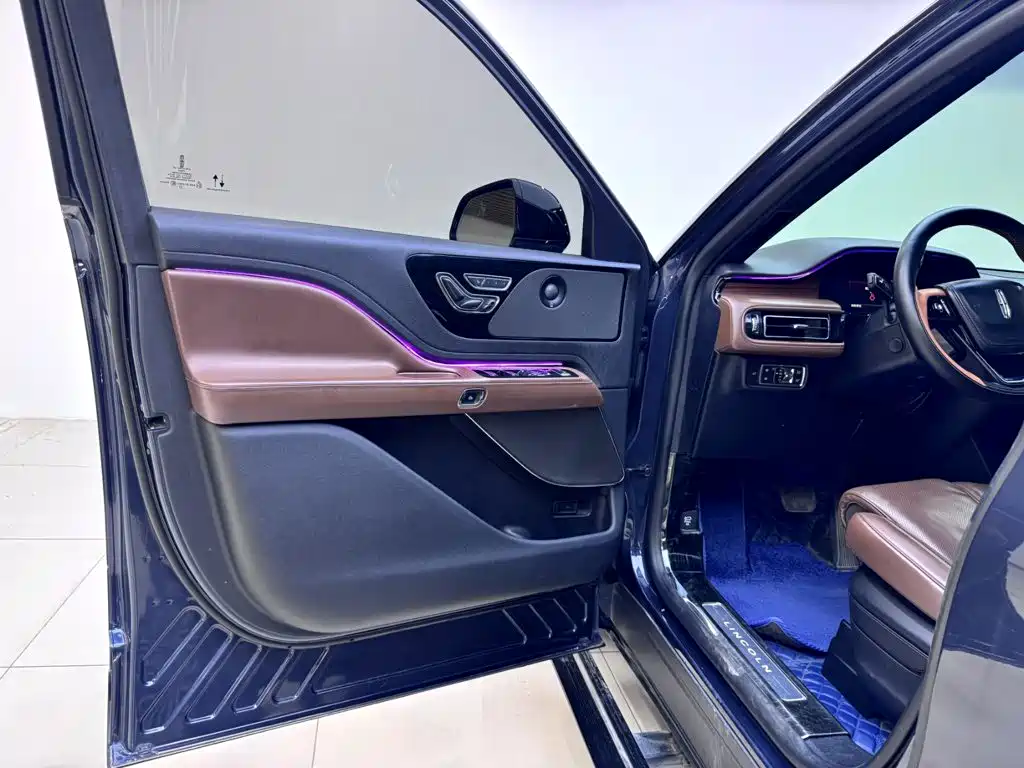 Lincoln Aviator — миниатюра 8