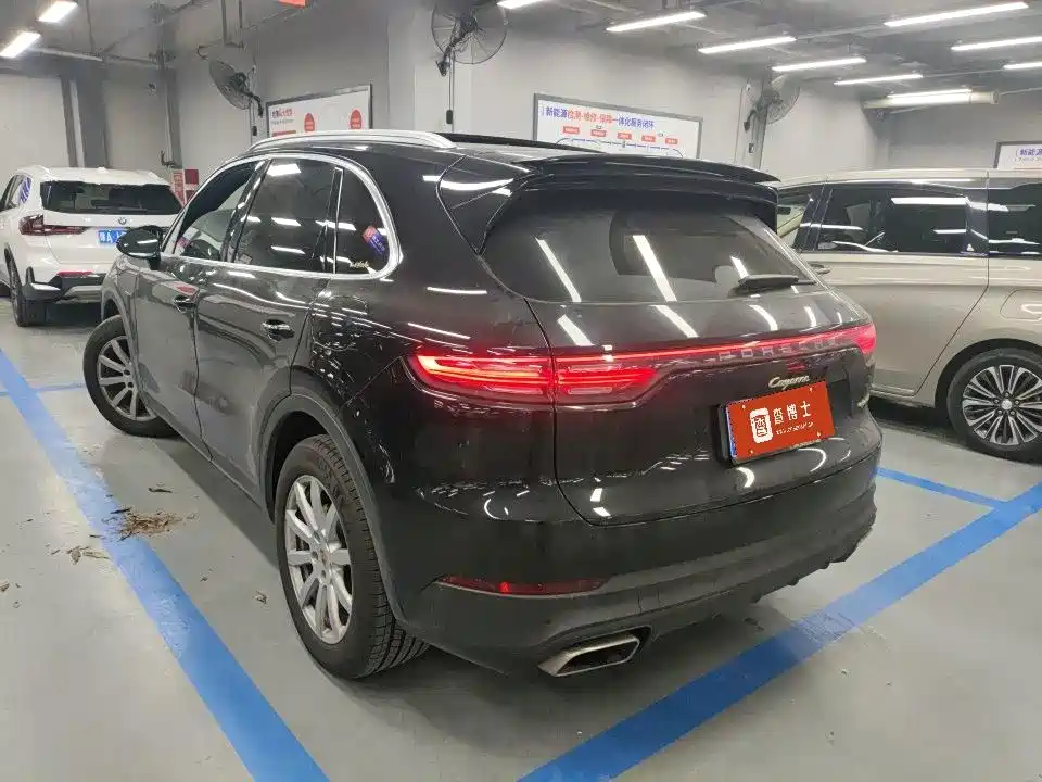Porsche Cayenne Hybrid — миниатюра 13