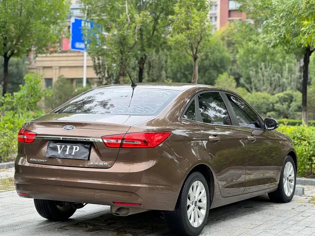 Ford Escort — миниатюра 10