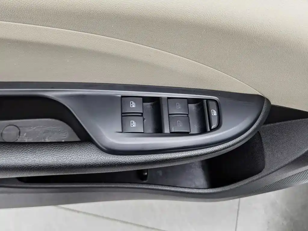 Buick Excelle — миниатюра 9