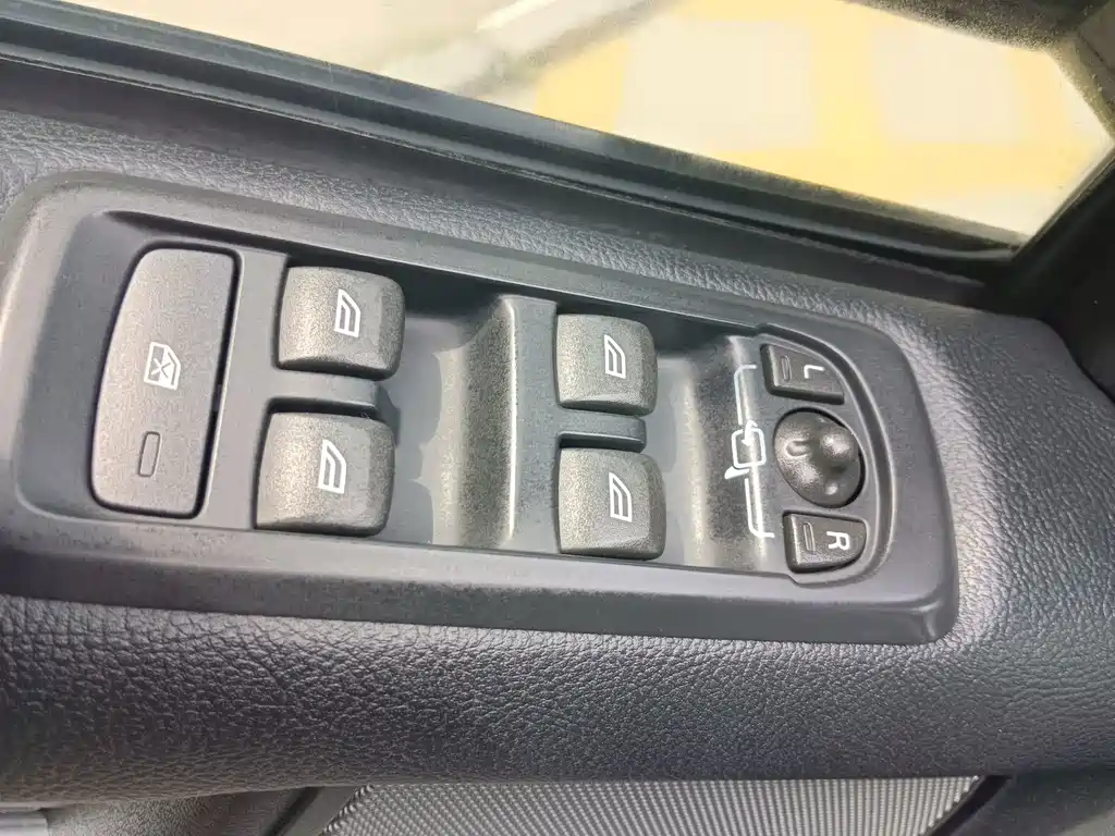 Land Rover Discovery — миниатюра 10