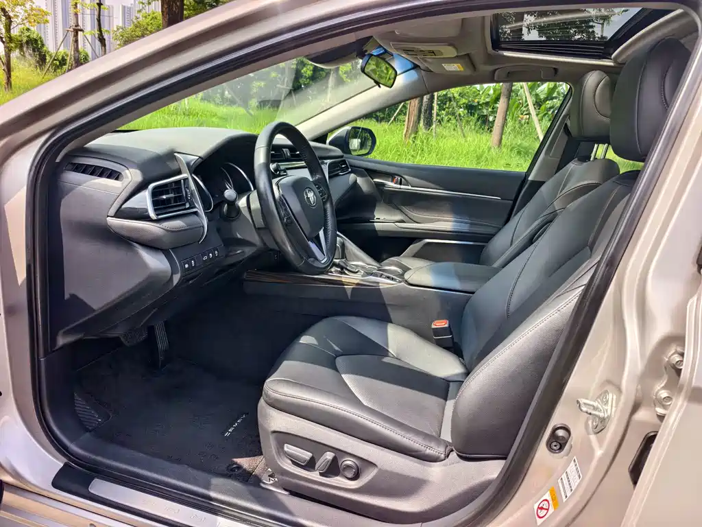 Toyota Camry — миниатюра 4