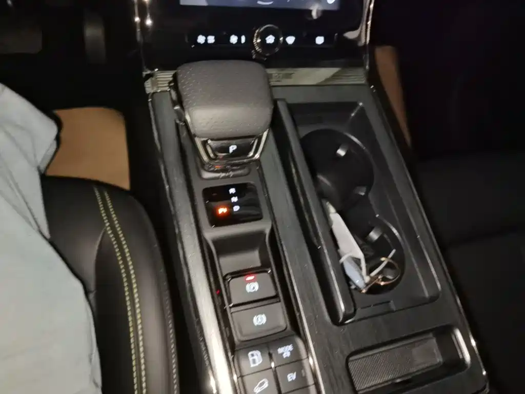 Roewe RX5 New Energy — миниатюра 14
