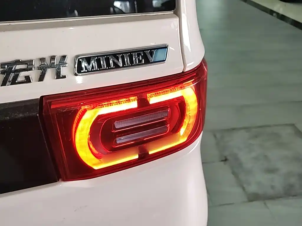Wuling MINIEV — миниатюра 8