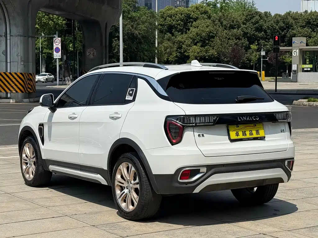 Lynk & Co 01 2017 2.0T Pro
