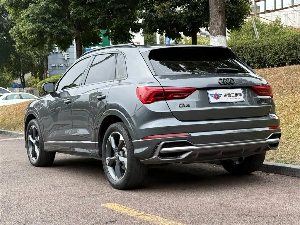 AUDI Q3