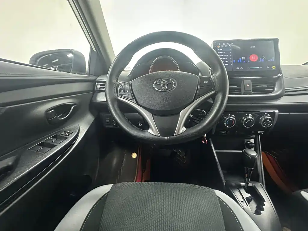 Toyota Yaris L — миниатюра 17