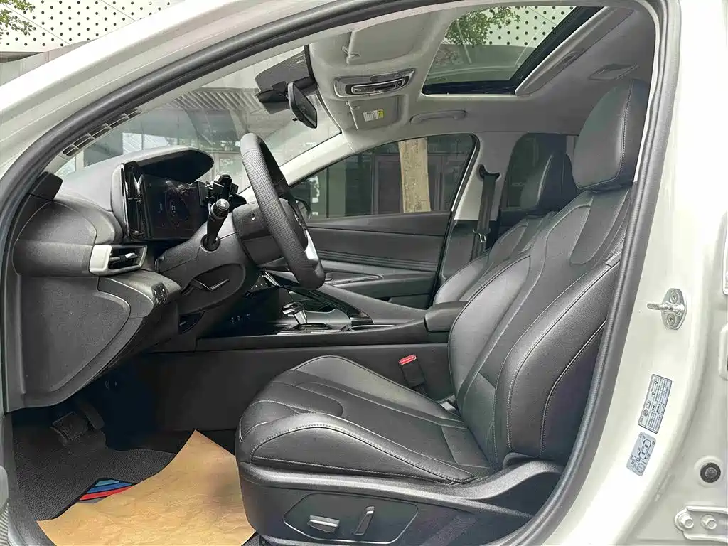 Hyundai Elantra 2021 1.5L CVT LUX Luxury