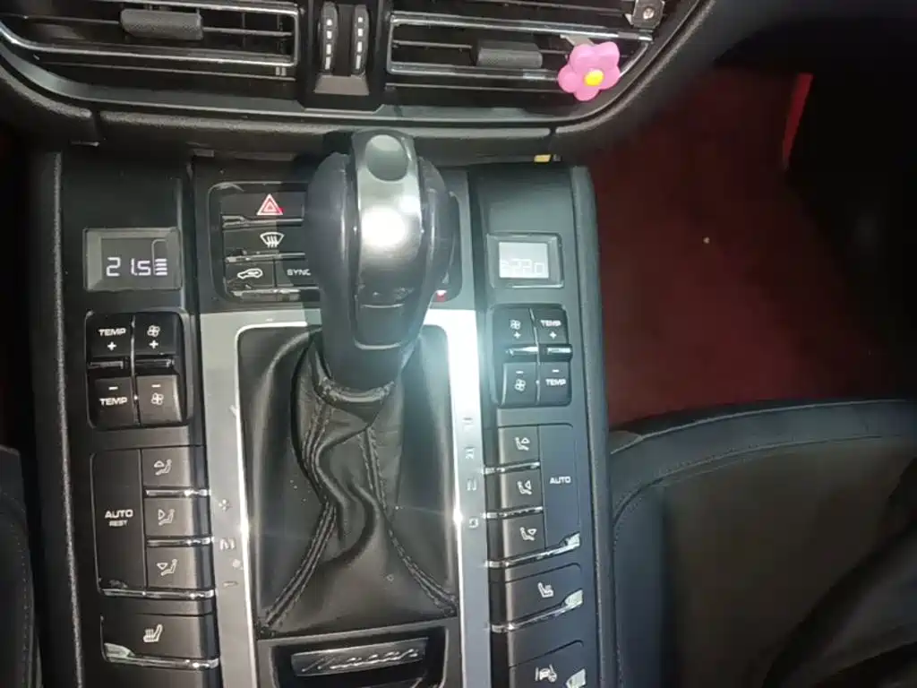 Porsche Macan — миниатюра 14