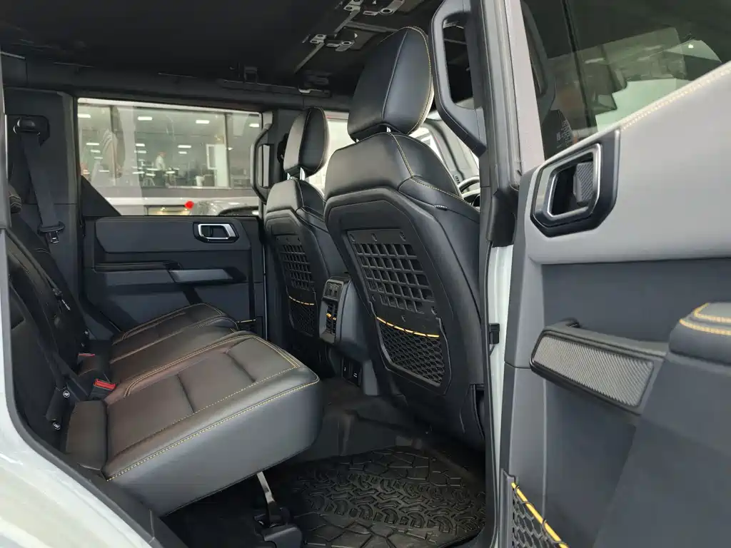 Ford Bronco — миниатюра 18