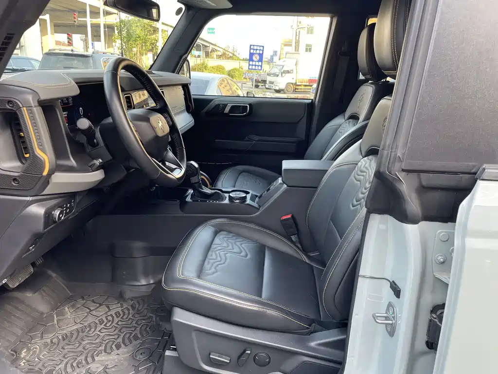 Ford Bronco — миниатюра 28