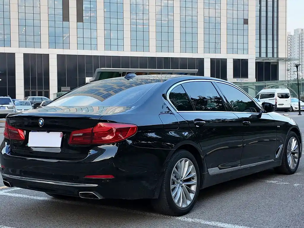 BMW 5 SERIES