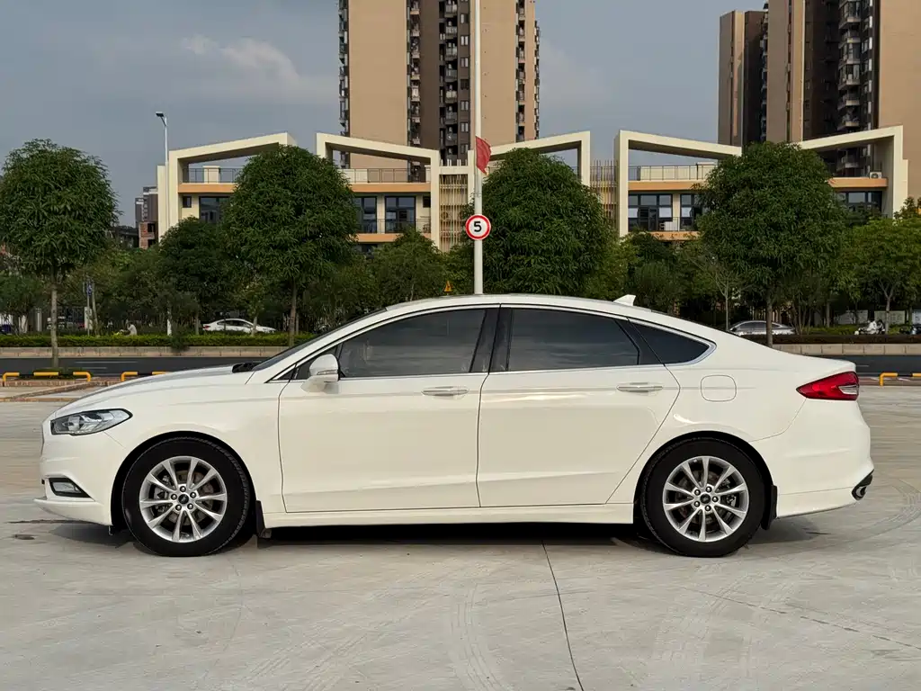 Ford Mondeo — миниатюра 8