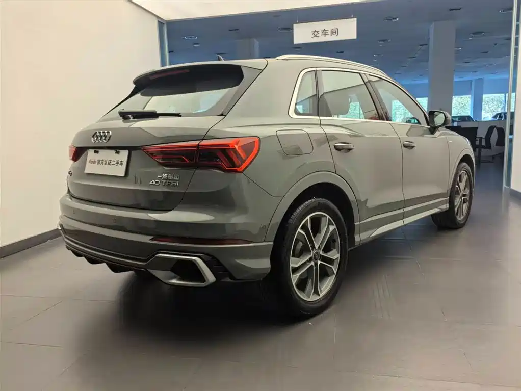 AUDI Q3