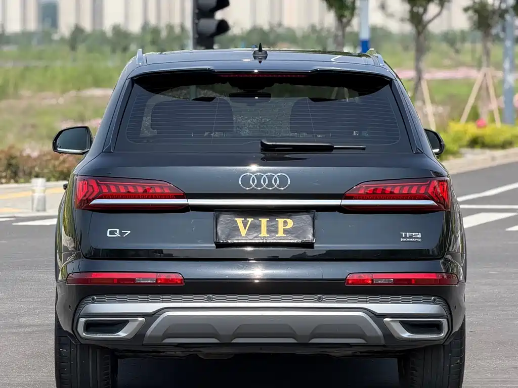 Audi Q7 2023 45 TFSI quattro S line Sport