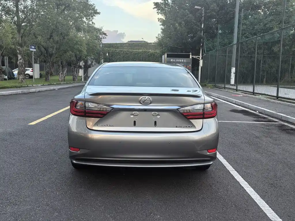 Lexus ES — миниатюра 5