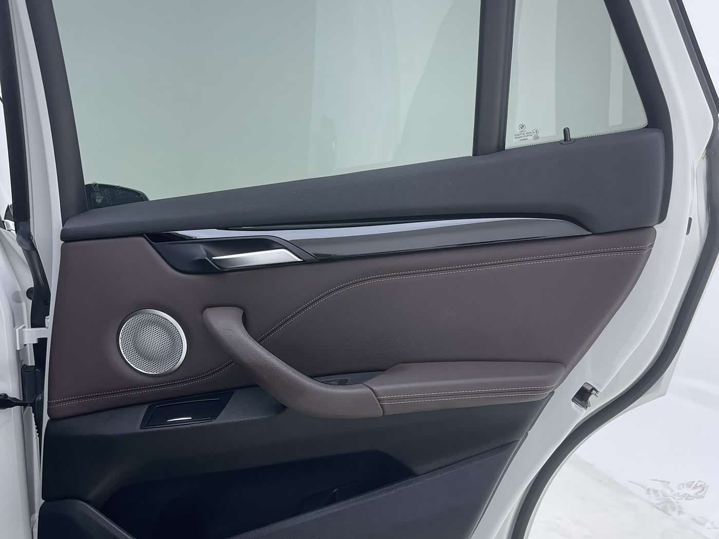 BMW X1 1.5 л 2021 г. Белый, пробег 39000 км