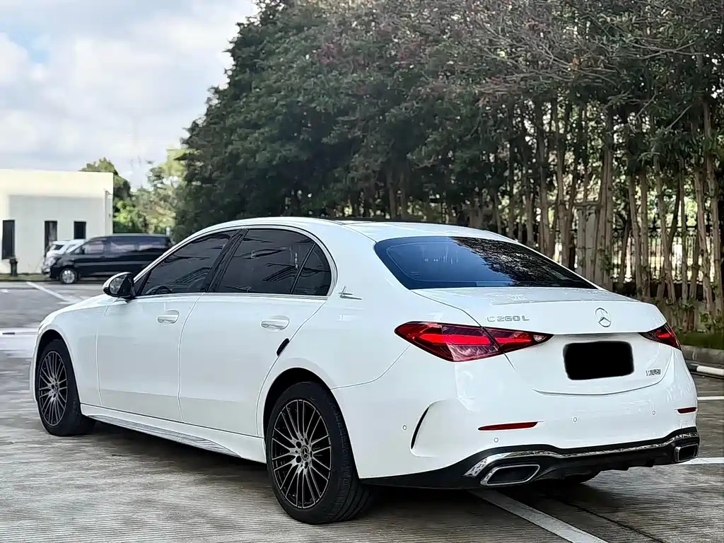 Mercedes-Benz C-Class — миниатюра 11