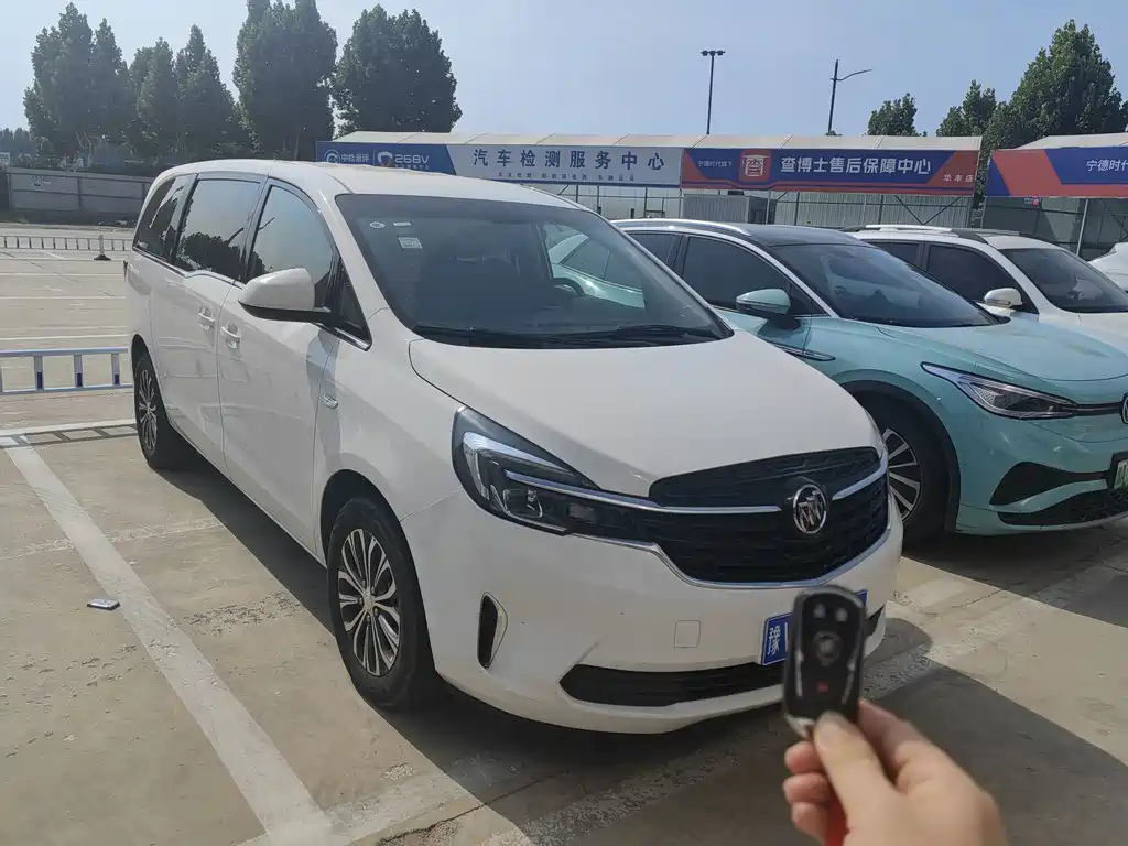 Buick GL8 — миниатюра 2