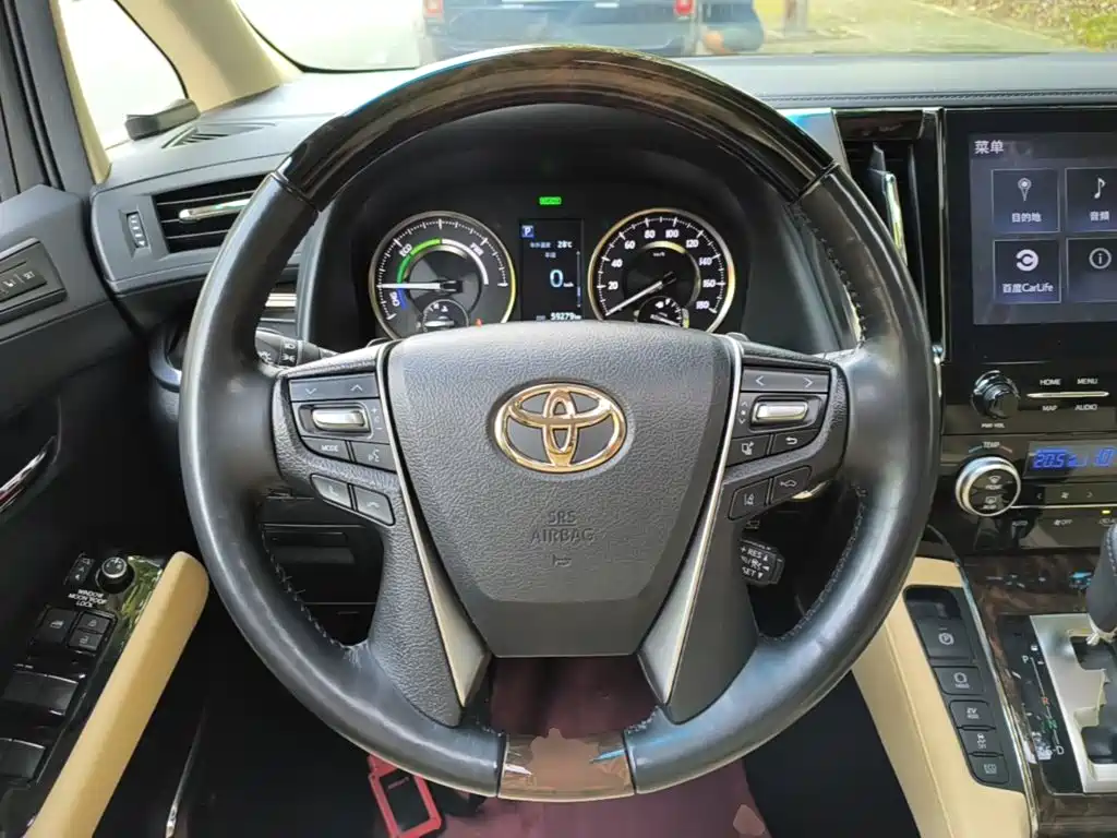 Toyota Alphard — миниатюра 11