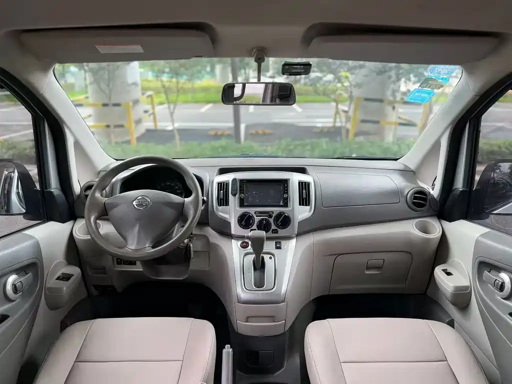 Nissan NV200 — миниатюра 8