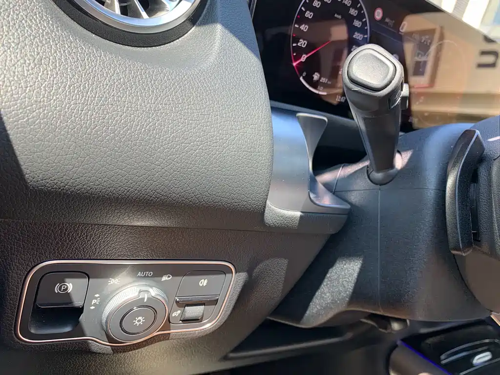 Mercedes-Benz GLB — миниатюра 24
