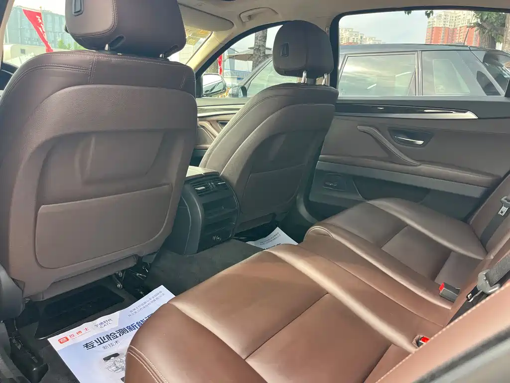 BMW 5 Series — миниатюра 5