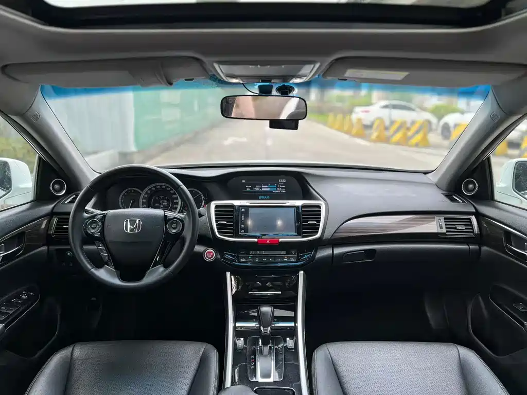 Honda Accord — миниатюра 8