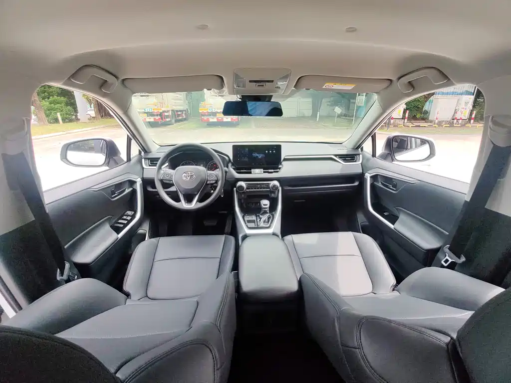 Toyota RAV4 — миниатюра 4