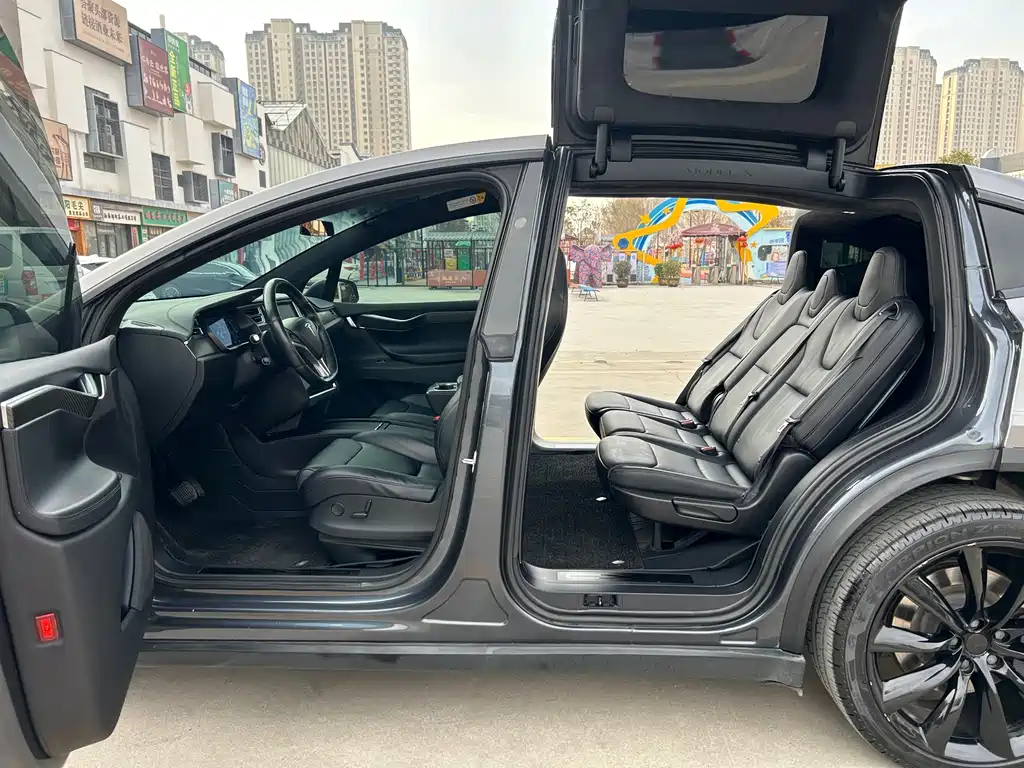 TESLA MODEL X