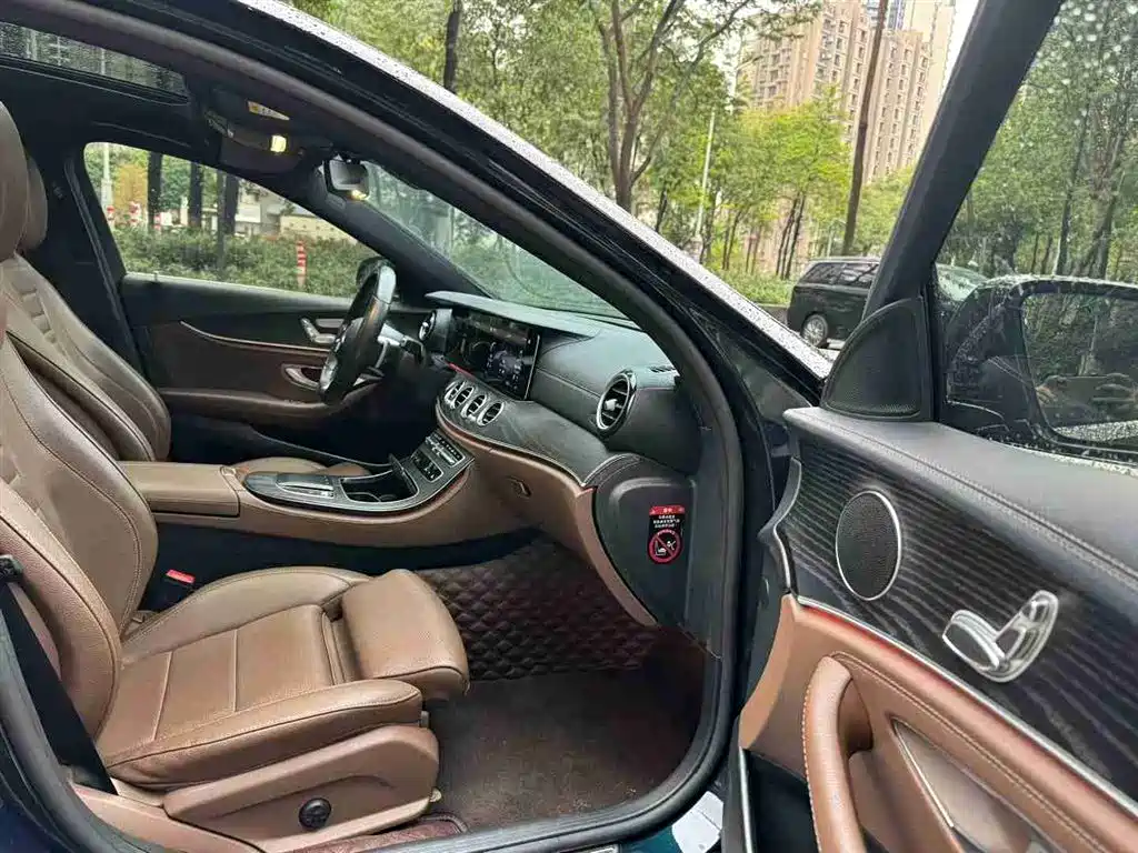 MERCEDES-BENZ E CLASS