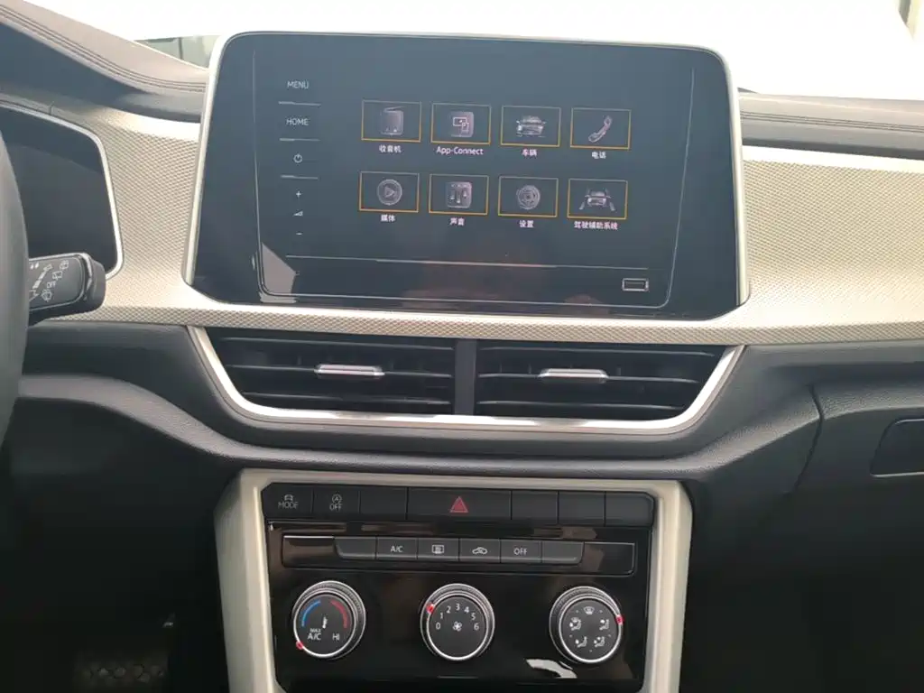 Volkswagen T-Roc — миниатюра 13