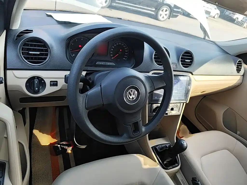 Volkswagen Jetta — миниатюра 11