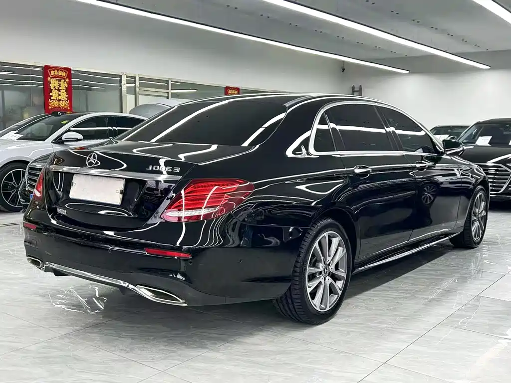 Mercedes-Benz E-Class — миниатюра 6
