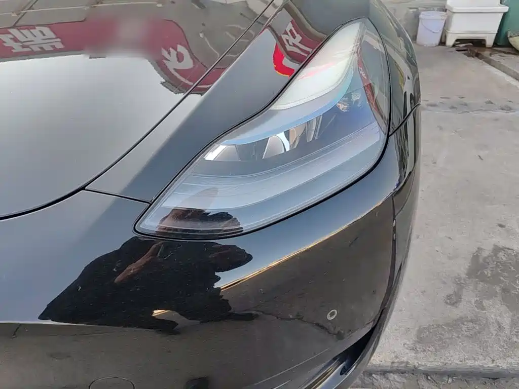 Tesla Model Y — миниатюра 24