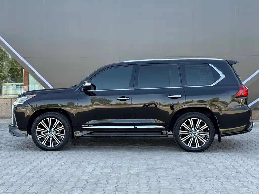Lexus LX — миниатюра 8