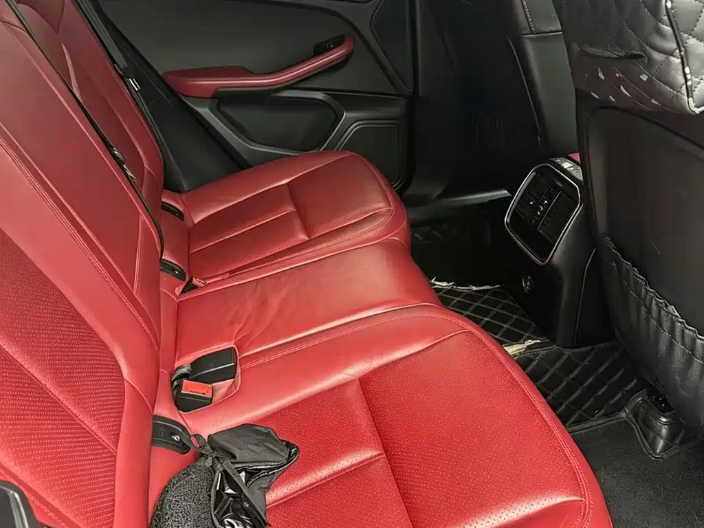 Porsche Macan — миниатюра 6