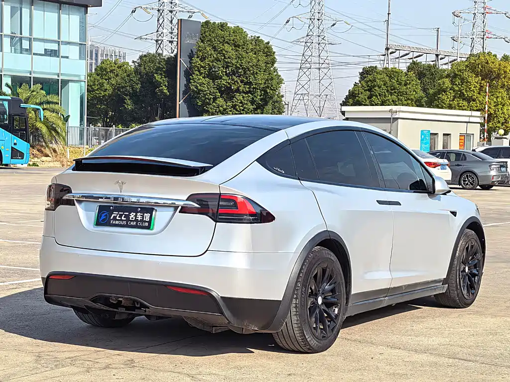 TESLA MODEL X
