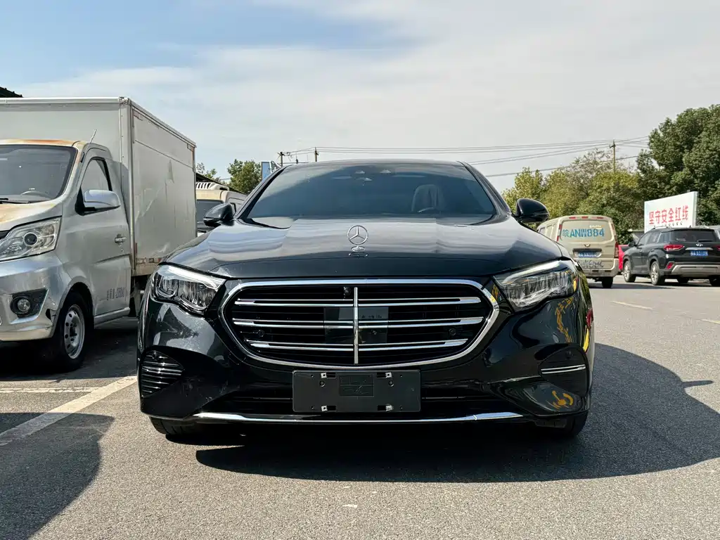 Mercedes-Benz E-Class — миниатюра 2