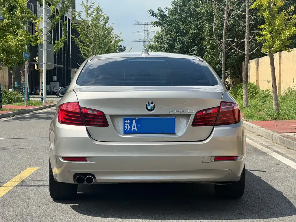BMW 5 Series — миниатюра 4