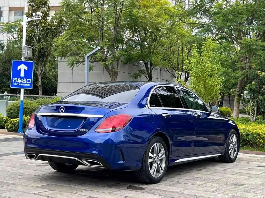 Mercedes-Benz C-Class — миниатюра 7