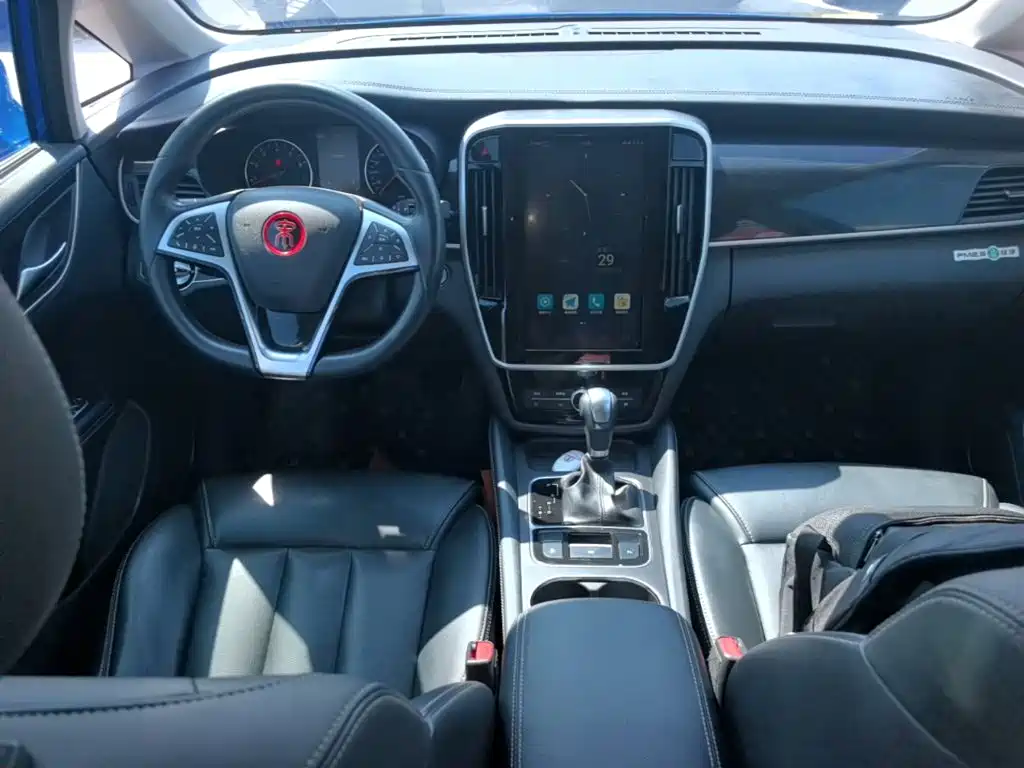 BYD MAX — миниатюра 10