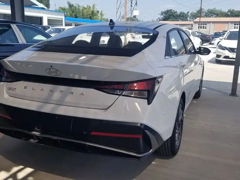Hyundai Elantra — миниатюра 7